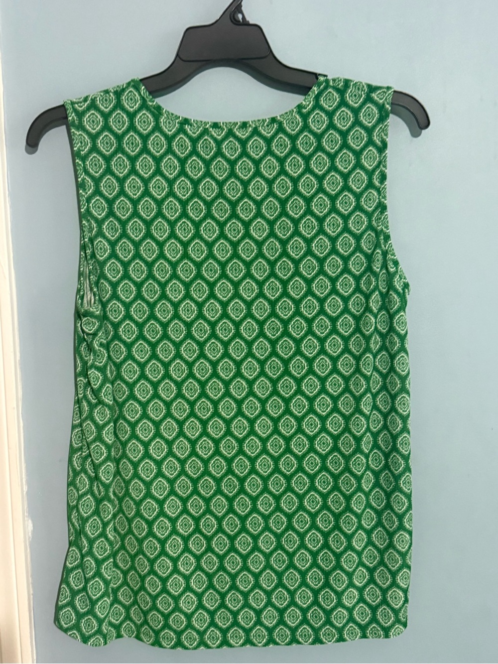 Cure Green Printed Sleeveless Keyhole Tank - Picture 9 of 11
